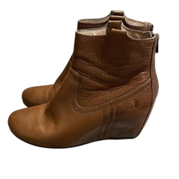 Frye Carson Cognac Brown Leather Hidden Wedge Ankle Boots Womens Size 10 - Picture 1 of 14